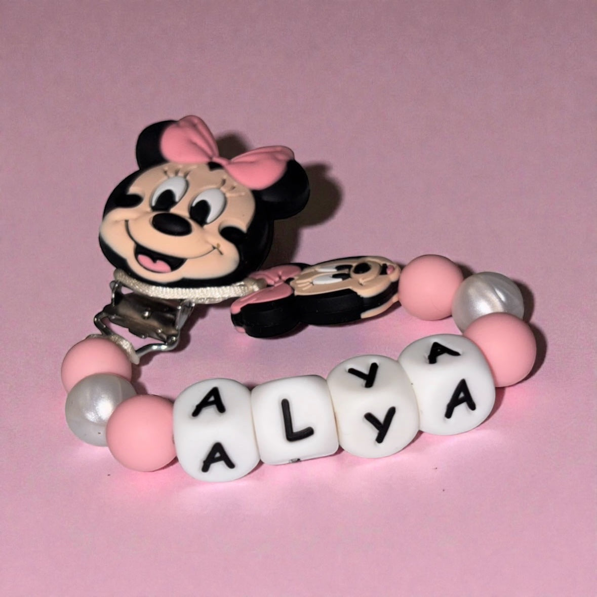 Petite souris avec noeud